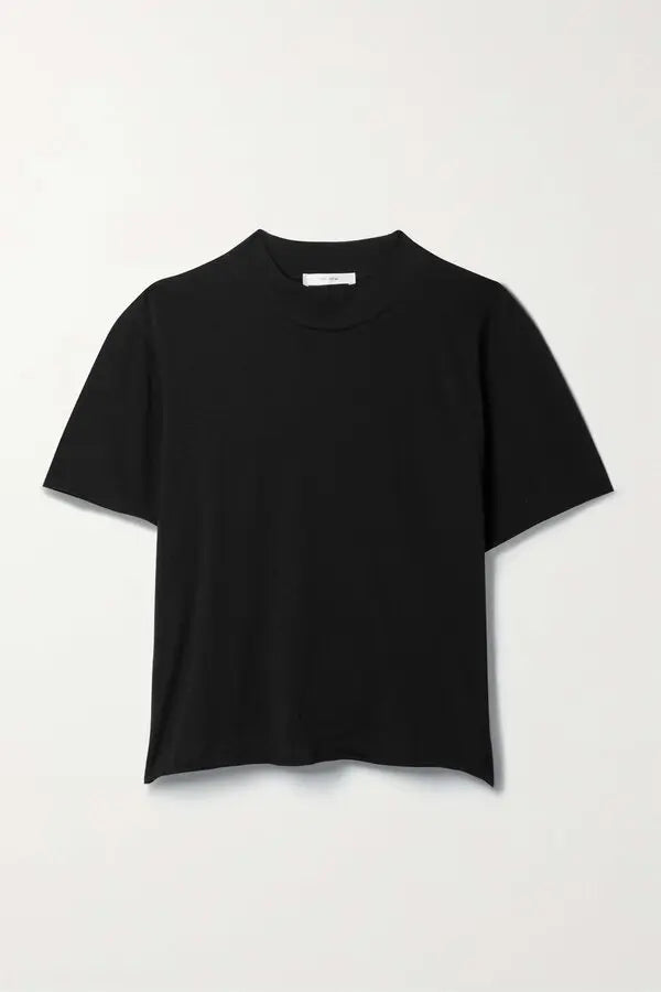 The Fedrino Organic Cotton-jersey T-shirt by The Row offers timeless comfort with a soft, breathable fabric perfect for everyday wear. Its relaxed fit and dropped shoulders provide effortless style, while the slightly wider crewneck adds a modern touch. The subtle back seam enhances the streamlined look, making this tee a versatile staple you’ll turn to season after season. Available in a variety of colors to suit your personal style.