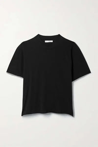 The Fedrino Organic Cotton-jersey T-shirt by The Row offers timeless comfort with a soft, breathable fabric perfect for everyday wear. Its relaxed fit and dropped shoulders provide effortless style, while the slightly wider crewneck adds a modern touch. The subtle back seam enhances the streamlined look, making this tee a versatile staple you’ll turn to season after season. Available in a variety of colors to suit your personal style.