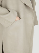 Load image into Gallery viewer, This luxurious signature cashmere coat in grey by TOTEME is the epitome of elegance and refinement. Made from premium cashmere, it provides ultimate warmth and comfort, making it the perfect addition to any sophisticated wardrobe. Elevate your style with this timeless piece.
