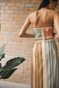 Otherworldly and quintessentially artisanal, the Laude Panelled Midi Dress offers up endless sartorial possibilities. Featuring a hand-drawn print, it’s crafted from fine silk cotton for a refined feel. Honouring the brand’s covetable features, it’s a piece that exudes effortless elegance. Complete with a removable placement belt and button front placket; an ode to adventure and versatility.