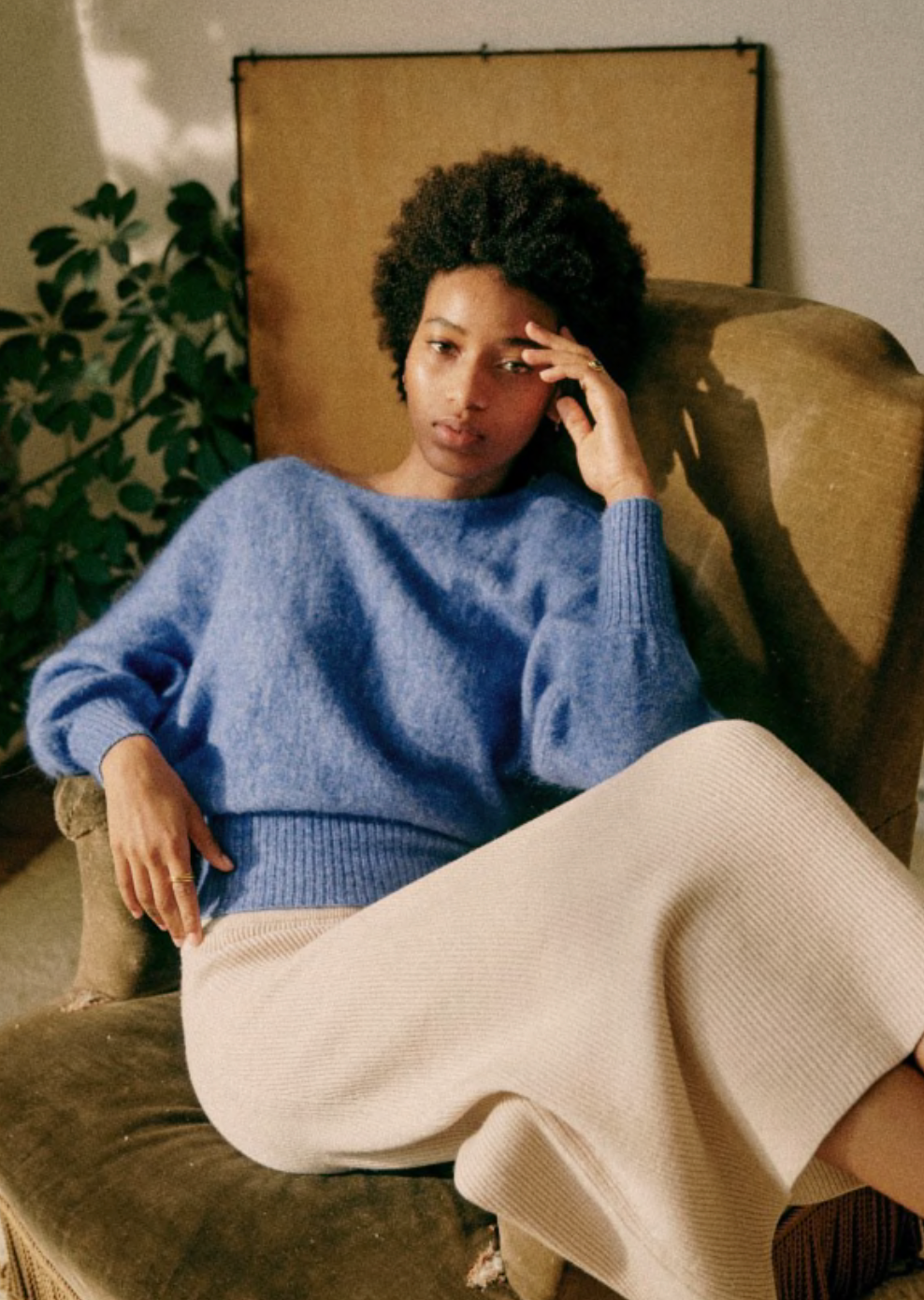 The Gaby Jumper is expertly crafted with a blend of super kid mohair and wool for a luxurious feel. With long sleeves and a slightly ballooned design, this jumper features a covered heart shape for a unique touch. Wear it with the V-neck opening in front or switch it up with the back opening. Elevate your style with this versatile and sophisticated jumper.