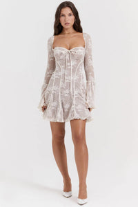 Get ready to turn heads in the Mini Dress Annalisa! With elegant flare sleeves, a daring backless design, and a fashion-forward square collar, this dress is perfect for any occasion. The stunning lace and pleated details add a touch of sophistication to this must-have piece. Elevate your style with this beautiful and versatile mini dress.