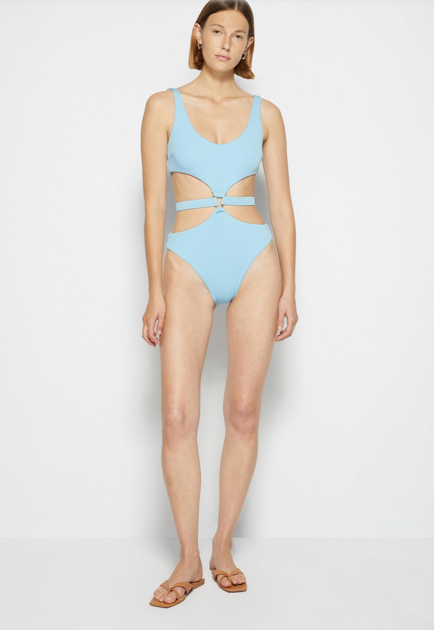 Enjoy the sun and waves in comfort and style with our Swimwear Emelia. This one piece by Jonathan Simkhai offers a flattering fit and stunning horizon design. Perfect for any beach or pool day, this swimwear will make you feel confident and chic.