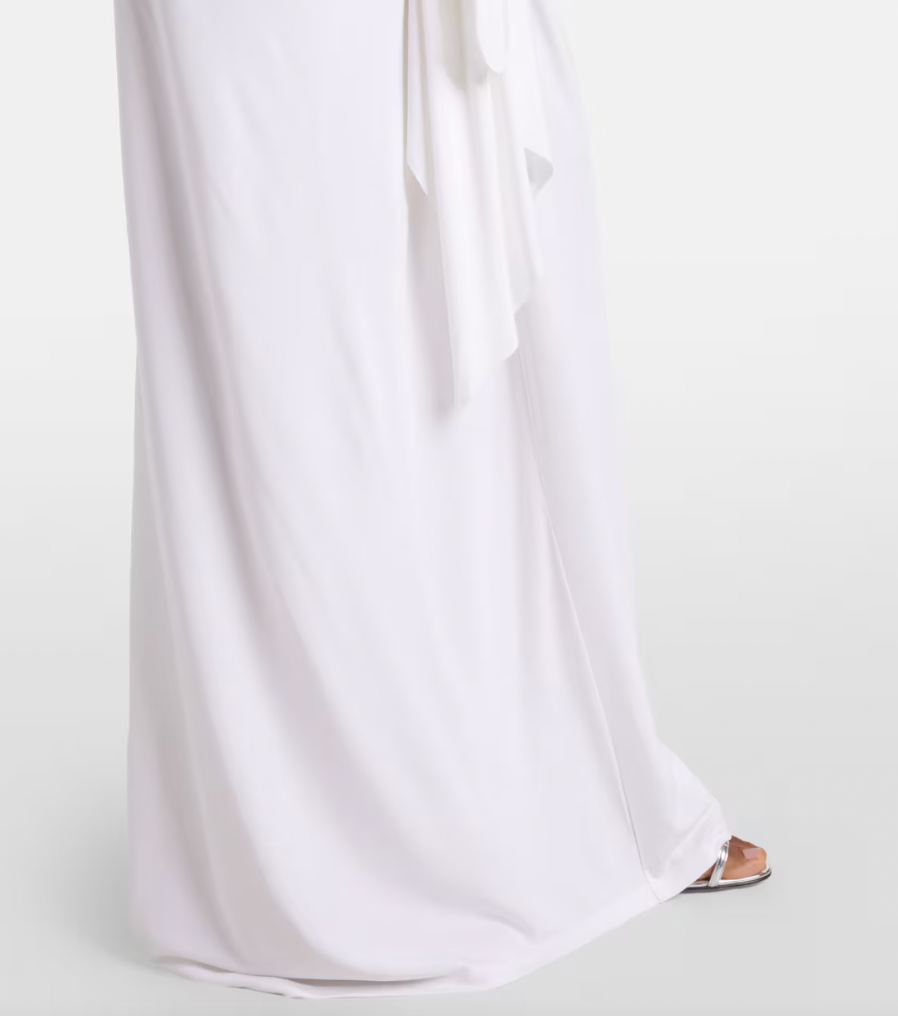 The Salacia Draped Jersey Maxi Dress by Christopher Esber epitomizes modern sophistication through its masterful construction. This luxurious jersey piece showcases architectural draping that sculpts an elegantly fluid silhouette, designed to complement and enhance every figure. The seamless marriage of premium comfort and high-fashion craftsmanship makes this dress an essential investment—equally stunning for refined daily elegance or unforgettable special moments. 