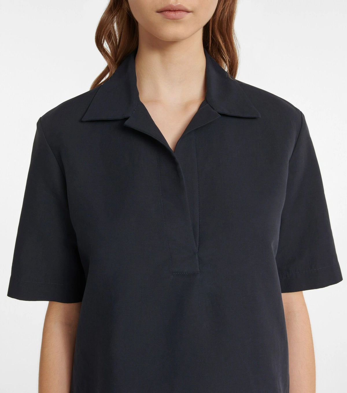 Experience effortless elegance with the Bernardine cotton shirt by The Row, meticulously crafted from pure, finely woven cotton. Featuring a spread collar and an open partial placket, this shirt offers a breezy fit that's perfect for warm weather. Its understated design reflects The Row's commitment to quality and timeless style, making it a versatile addition to your summer wardrobe.