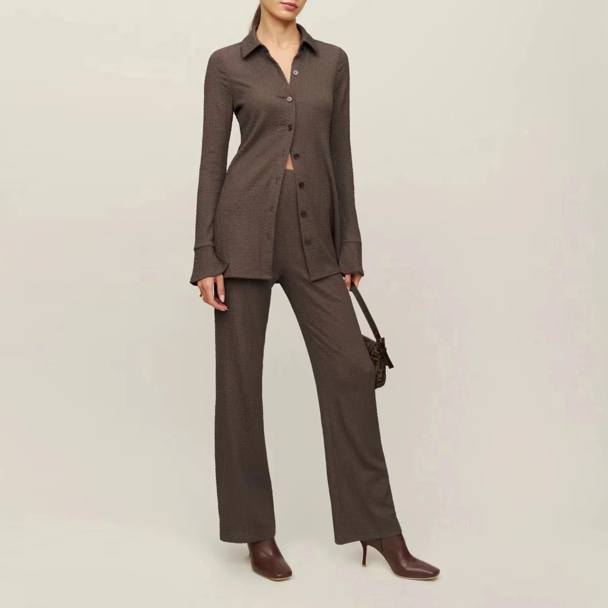 Upgrade your wardrobe with the stylish and comfortable Ensemble Rosario. This women's slim knit set includes a single breasted, simple casual shirt top and high waist long pants, perfect for a casual day out or a night in. Stay fashionable and comfortable with this versatile ensemble.