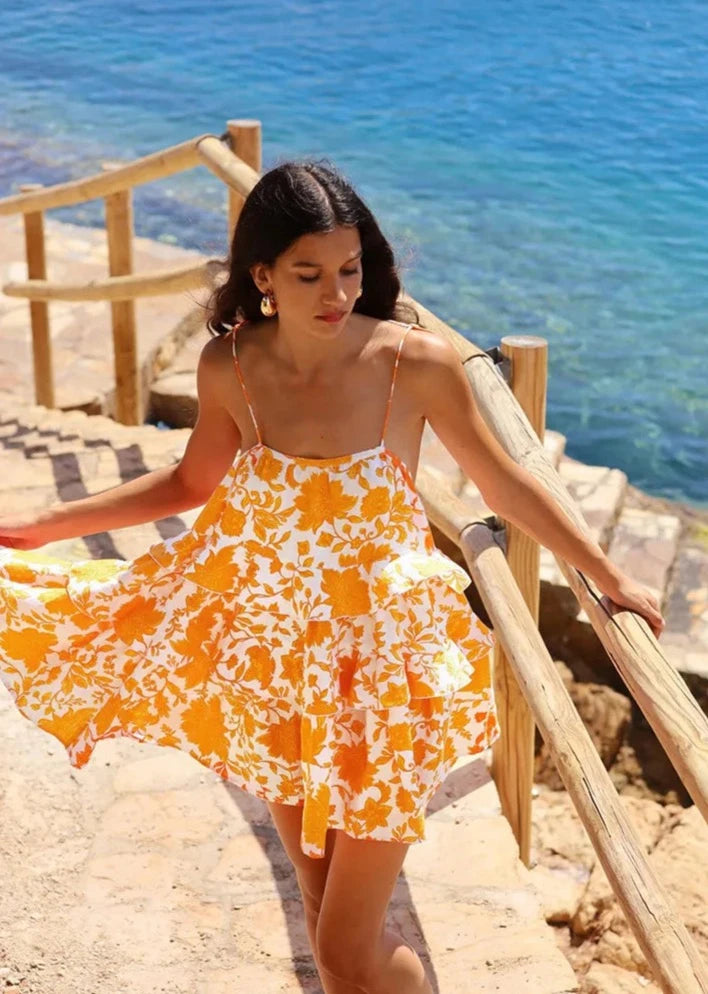 Embrace the vibrant energy of Australian style with our Dress Astrid! Perfect for holidays & spring/summer, this new linen piece features a trendy halter design and striking orange print. The layered detail and large hem add a touch of elegance to this niche dress. Embrace your inner fashionista and stand out from the crowd!