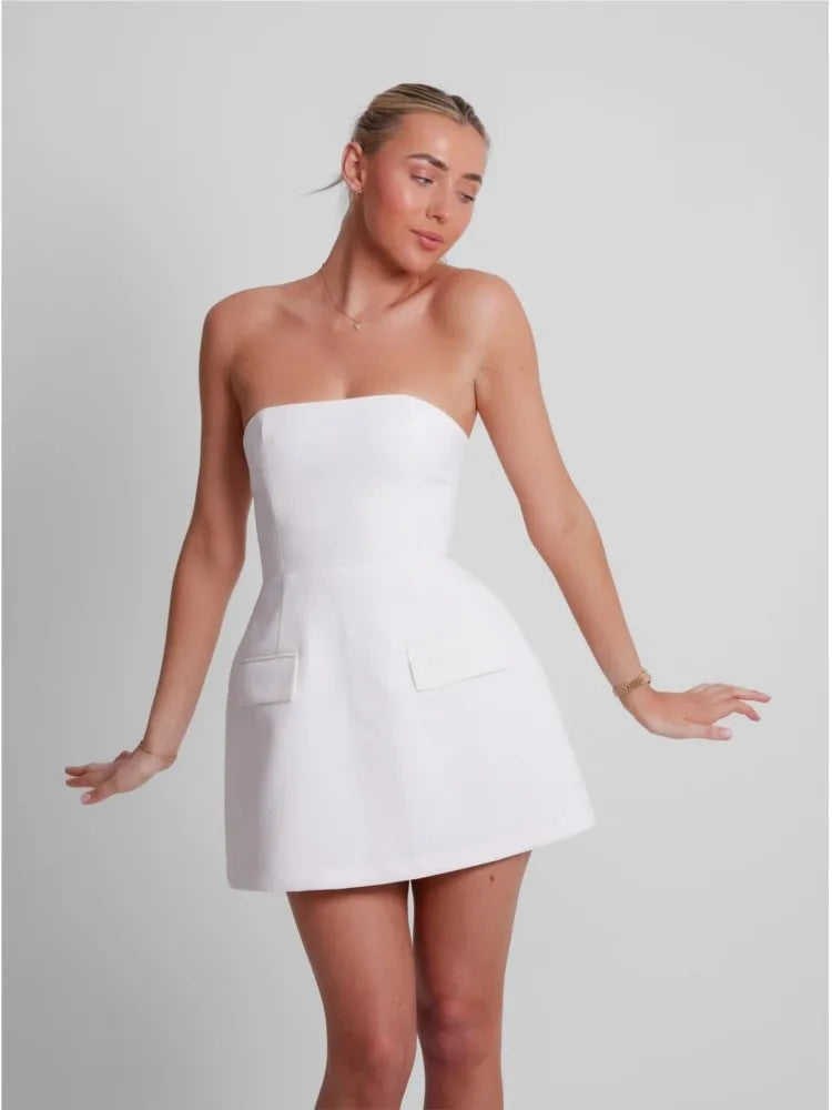 Look effortlessly chic in this beautiful Robe Charlize dress. Crafted with a sleek slim fit, this strapless dress cinches your waist for a luxurious figure-hugging silhouette. Featuring backless pockets and A-line cut, this dress is the perfect blend of modern and classic style for a timeless look. Look and feel stylish with this dazzling mini dress.