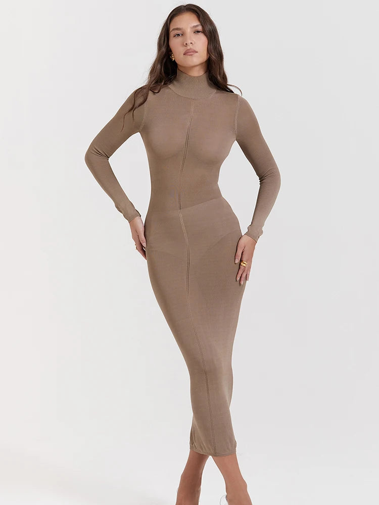 Introducing the Dress Nissa, the perfect combination of style and comfort. This turtleneck bodycon midi dress is designed with a sleek backless feature, making it a trendy addition to your wardrobe. Made for women, this dress offers a form-fitting look that flatters any figure. Get ready to turn heads at any occasion.