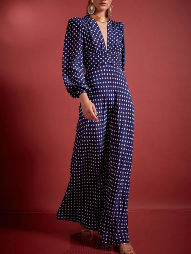Introducing the Dress Paltrow, a high-quality, customized edition banquet dress in a stunning blue dot design. Elevate your style with this elegant and unique piece that is sure to make a statement at any event. Made with expert craftsmanship, this dress is a must-have for any fashion-forward wardrobe.