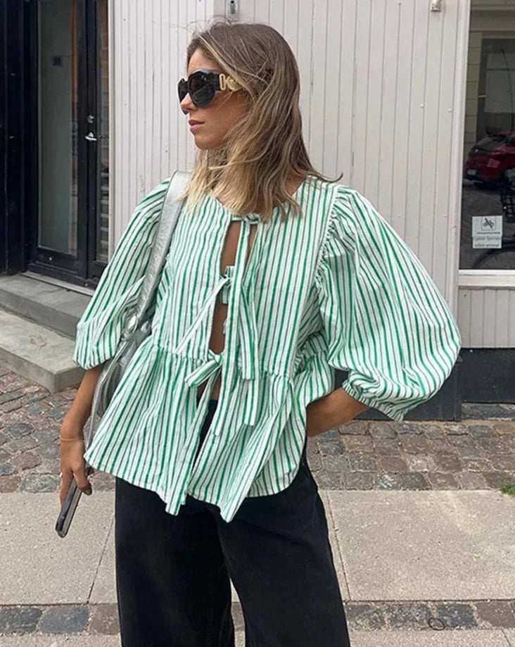 Elevate your wardrobe with our Blouse Bianca. Featuring a stunning print, lace-up detail, and puff sleeves, this top brings together elegance and comfort. The loose fit and round neck make it perfect for any occasion. Upgrade your style with this must-have addition to your wardrobe.