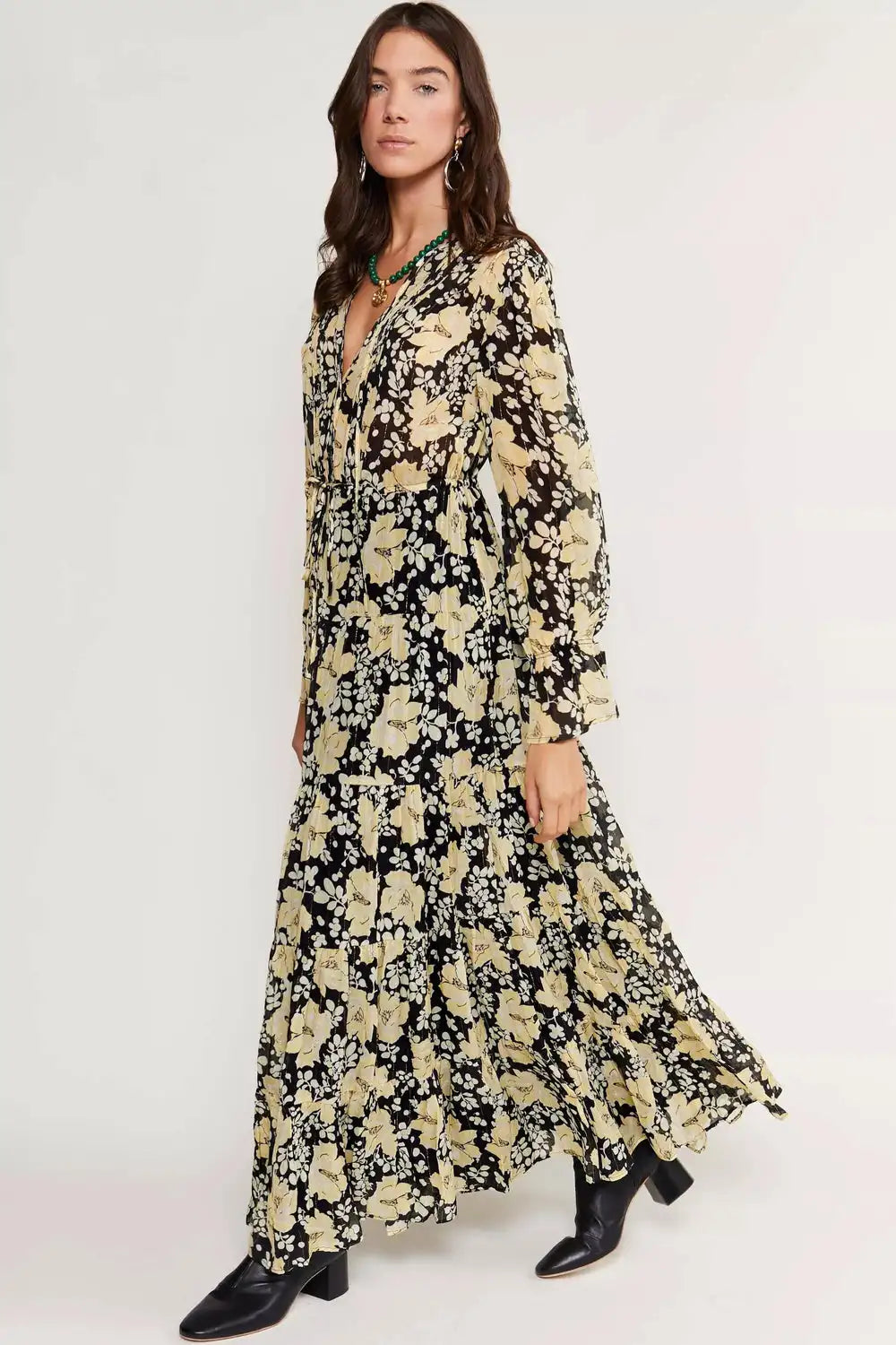 This Indigo Midi Dress is a must-have for any fashion lover. Handmade by a high-end designer, it exudes quality and sophistication. Perfect for shopping or banquets, its unique printed design will turn heads and make you stand out. Upgrade your wardrobe with this stunning and versatile dress today.