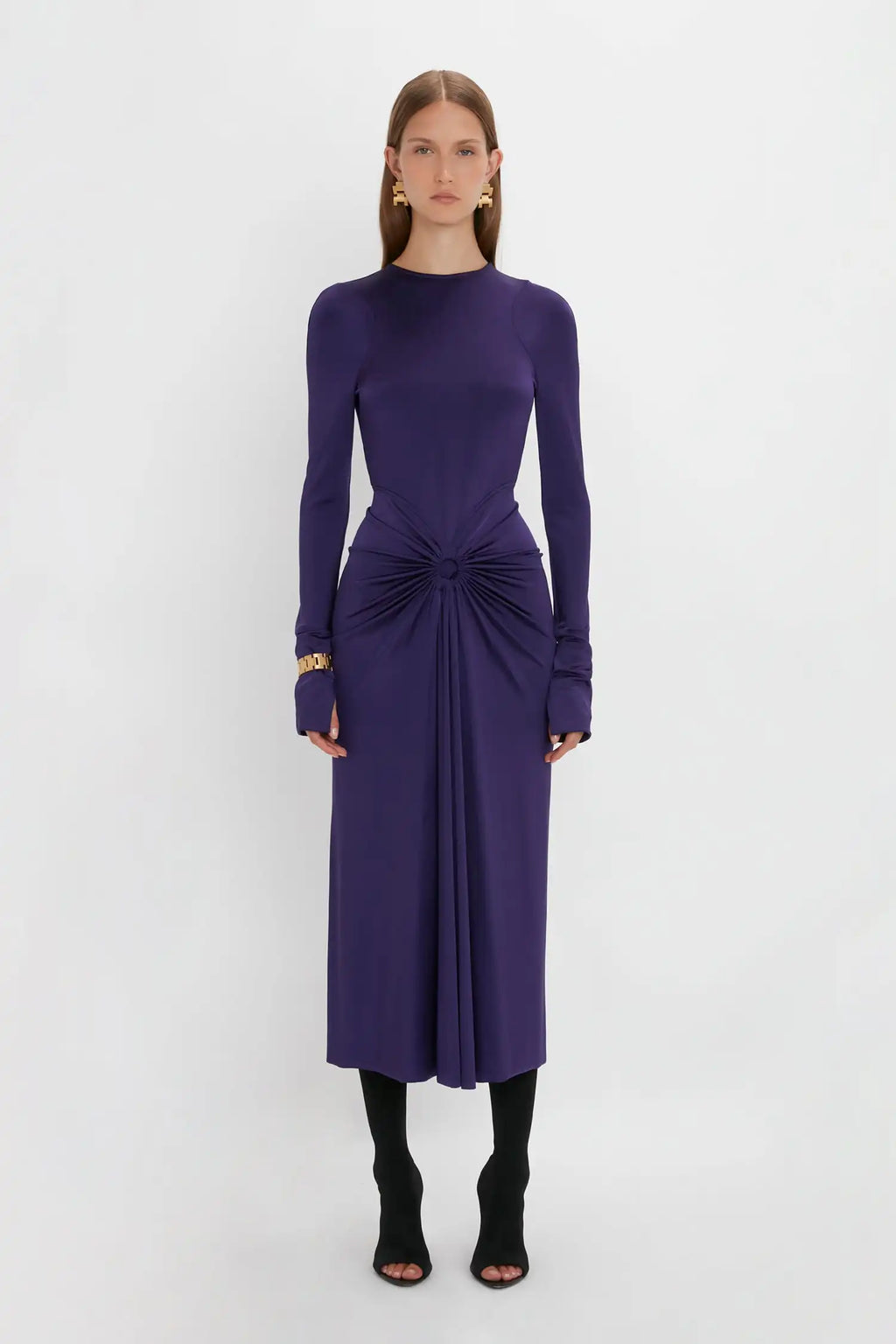 A perfect combination of high fashion and quality, this purple Victoria Beckham dress is a must-have for any special occasion. Handmade with attention to detail, its midi length and ruched design flatter any figure. Make a statement at any banquet or event in this exquisite dress.