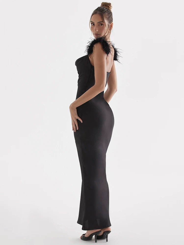 Maximize your style with the Dress Stefania. This elegant black maxi dress is perfect for summer days with its sleeveless and backless design. Stay cool and chic with this new addition to your wardrobe.