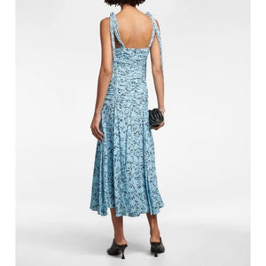 Expertly designed by PROENZA SCHOULER, the Dress Kathie is a must-have addition to your wardrobe. This beautiful tank midi-dress features a flattering V-neckline and a unique leafy print in shades of blue. Made from high-quality materials, it's perfect for any occasion and will make you stand out with its elegant and stylish design.