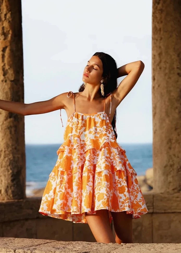 Embrace the vibrant energy of Australian style with our Dress Astrid! Perfect for holidays & spring/summer, this new linen piece features a trendy halter design and striking orange print. The layered detail and large hem add a touch of elegance to this niche dress. Embrace your inner fashionista and stand out from the crowd!