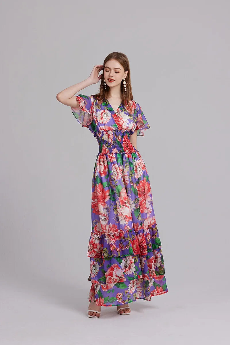 Introducing the Robe Aurora, the perfect summer dress for any occasion. Made with a beautiful floral pattern and a flattering v-neck design, this maxi dress also features an elastic waist for a comfortable fit and stylish ruffles. Stay cool and chic in this must-have piece.