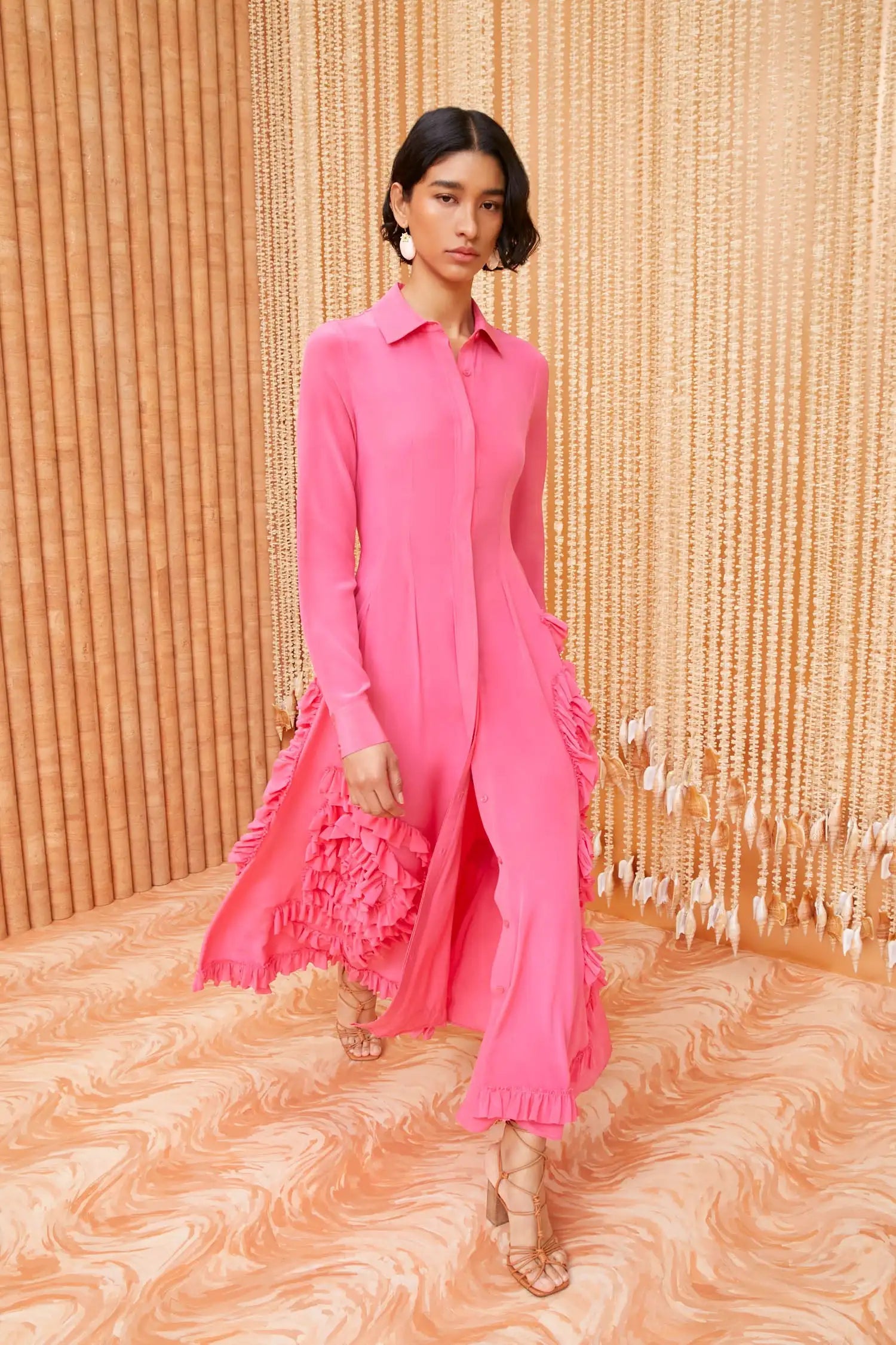 Introducing Dress Eileen, the must-have fashion staple from Ulla Johnson. Crafted with high-quality materials and handcrafted by expert designers, this pink long shirt dress is perfect for any occasion, from banquets to everyday wear. Elevate your wardrobe with this timeless and luxurious piece.