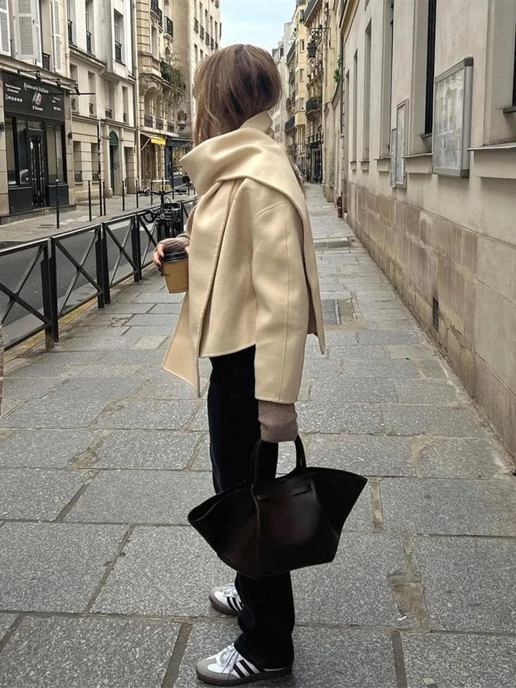 Stay warm and stylish this season with our Veste Giovanna. Featuring a cozy scarf collar and elegant beige color, this coat is perfect for any autumn or winter outfit. The long sleeves and short outwear design provide both comfort and fashion, making it a must-have for your wardrobe.