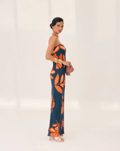 Embrace elegance with the Orfila Manila Maxi Dress, featuring a strapless floral print that captures the essence of summer sophistication. Its sleeveless, backless design paired with a flowing silhouette offers a flattering, graceful fit perfect for beach parties or evening events. Complete with a coordinating scarf, this dress combines comfort and style for unforgettable holiday moments.