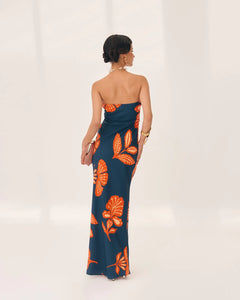 Embrace elegance with the Orfila Manila Maxi Dress, featuring a strapless floral print that captures the essence of summer sophistication. Its sleeveless, backless design paired with a flowing silhouette offers a flattering, graceful fit perfect for beach parties or evening events. Complete with a coordinating scarf, this dress combines comfort and style for unforgettable holiday moments.