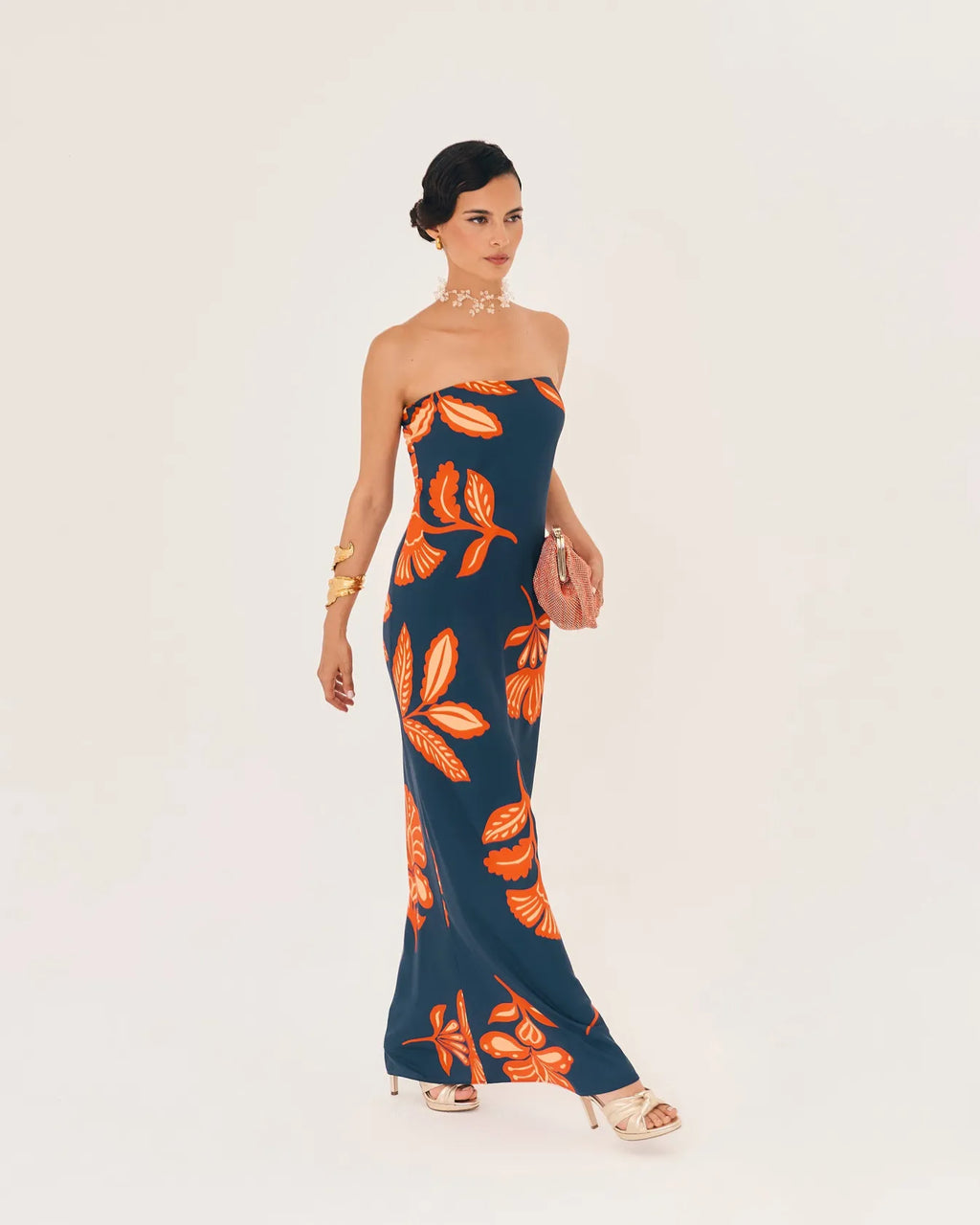 Embrace elegance with the Orfila Manila Maxi Dress, featuring a strapless floral print that captures the essence of summer sophistication. Its sleeveless, backless design paired with a flowing silhouette offers a flattering, graceful fit perfect for beach parties or evening events. Complete with a coordinating scarf, this dress combines comfort and style for unforgettable holiday moments.