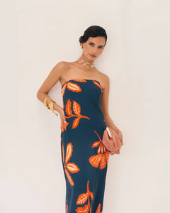 Embrace elegance with the Orfila Manila Maxi Dress, featuring a strapless floral print that captures the essence of summer sophistication. Its sleeveless, backless design paired with a flowing silhouette offers a flattering, graceful fit perfect for beach parties or evening events. Complete with a coordinating scarf, this dress combines comfort and style for unforgettable holiday moments.