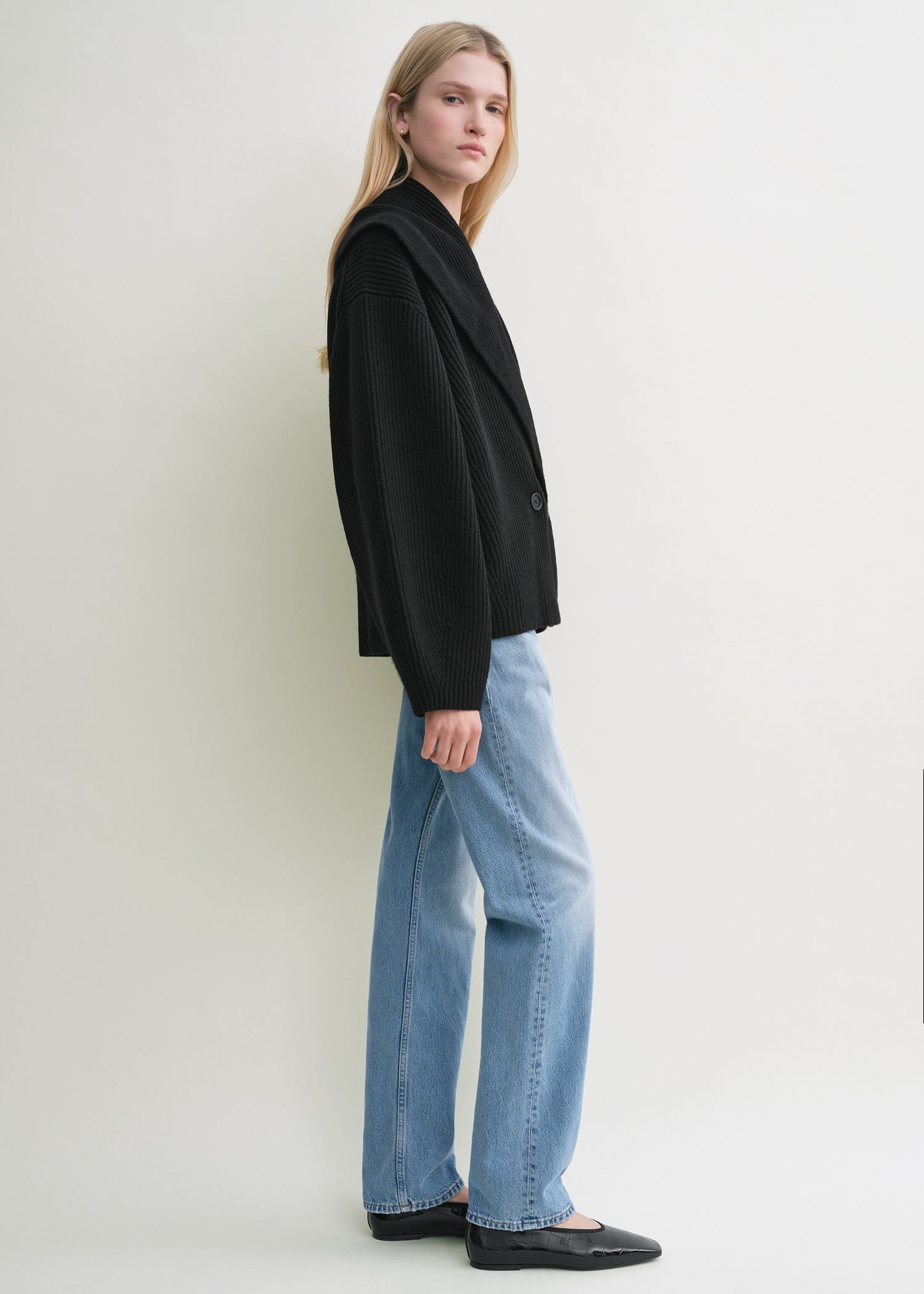 Elevate your layering with this oversized shawl-lapel cardigan in black by Toteme. Crafted from soft ribbed wool, it offers warmth and cozy comfort while its wide armholes and sleeves ensure effortless movement. The crossed front with button fastening adds a stylish, secure fit, and the curved shawl lapels bring a sophisticated touch to any outfit. Perfect for chic, relaxed days or cozy evenings indoors.