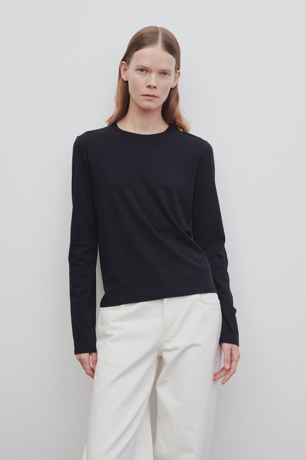 The Sherman Top in Cotton by The Row delivers understated luxury through its meticulously crafted design. Crafted from ultra-soft, fluid cotton, this long-sleeved essential features a subtly shrunken silhouette that flatters effortlessly while maintaining refined simplicity. The signature French seam back detail adds an unexpected touch of sophistication—a hallmark of thoughtful design that elevates everyday wear. 