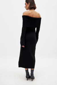 This knitted midi dress offers a perfect balance of comfort and sophistication. Crafted from stretchy knit fabric, it ensures ease of movement with a relaxed fit. The folded off-shoulder neckline adds an elegant flair, complemented by long sleeves featuring subtle slit details for a refined, contemporary look. Ideal for sophisticated casual occasions, this dress delivers effortless style without compromising on wearability.