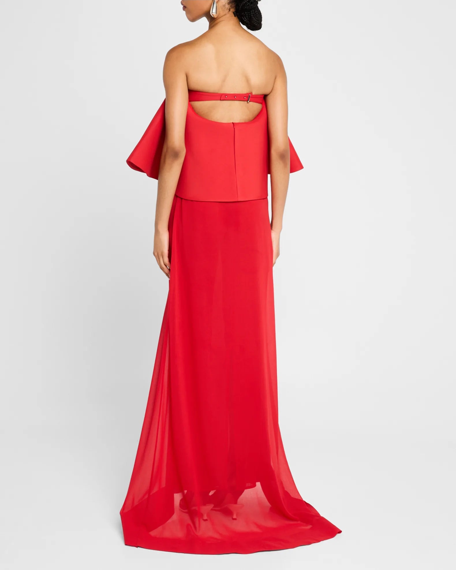 Elevate your style with the Vela Long Sheer Strapless Dress by Jacquemus. This elegant piece combines sheer and opaque knit for a sophisticated look, featuring a strapless neckline and sleeveless design that highlights your shoulders. The straight silhouette gracefully skims the body, while the adjustable back strap ensures a perfect fit. Finished with a floor-pooling hem and discreet back zip, this dress promises effortless glamour for any occasion.