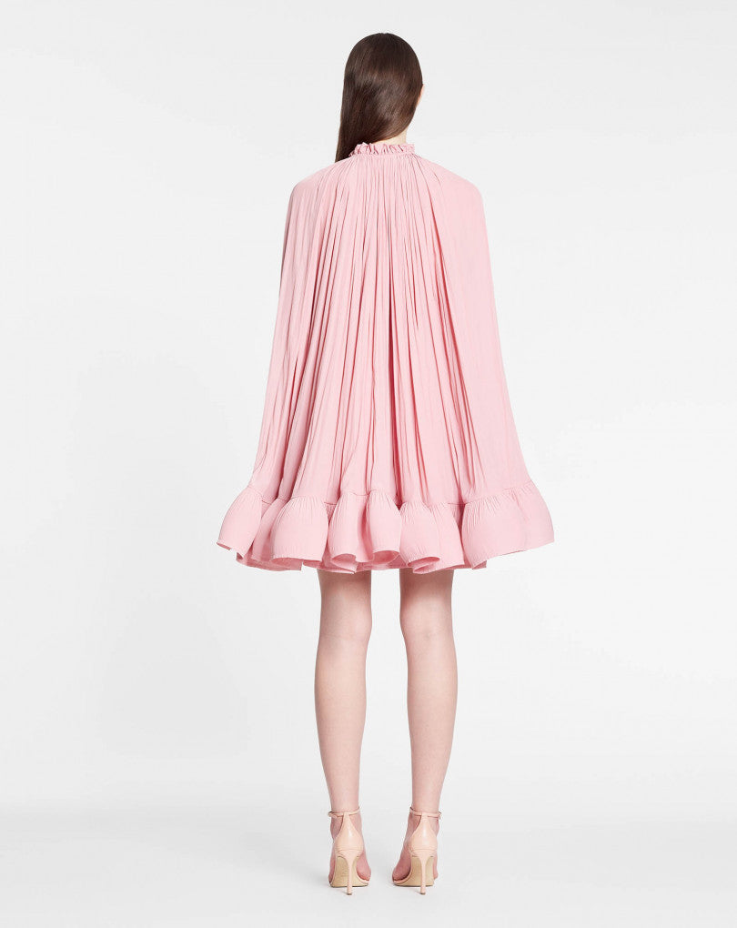 Effortlessly elegant, the LANVIN Short Charmeuse Dress is made from luxurious flowing fabric with short sleeves, a neck tie, and fitted waist for a flattering silhouette. The wide belt adds a touch of sophistication, while the horsehair adds volume and lightness to the dress. Perfect for any formal occasion.