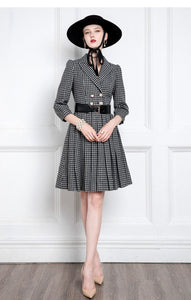 Introducing the Robe Perrine, your go-to dress for the early autumn season. This dress features a classic plaid pattern and a long sleeve design, perfect for staying stylish and comfortable. Made with high-quality materials, this dress offers both fashion and durability. Upgrade your wardrobe with the Temperament Plaid Skirt Early Autumn Women's Dress.