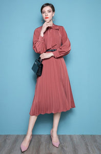 The Robe Fae is a sophisticated and stylish midi dress that exudes elegance and chicness. Perfect for any occasion, this dress will make you stand out and feel confident. Take your wardrobe to the next level with the Robe Fae.