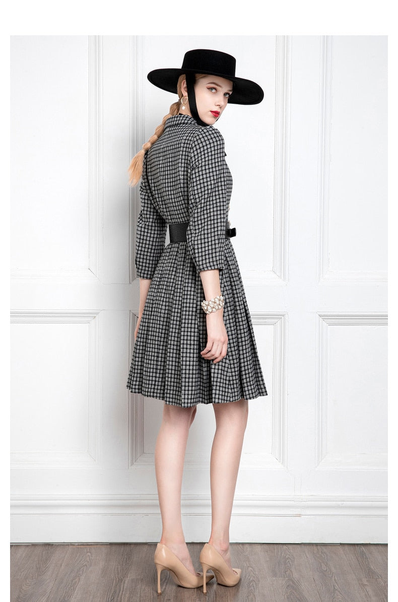 Introducing the Robe Perrine, your go-to dress for the early autumn season. This dress features a classic plaid pattern and a long sleeve design, perfect for staying stylish and comfortable. Made with high-quality materials, this dress offers both fashion and durability. Upgrade your wardrobe with the Temperament Plaid Skirt Early Autumn Women's Dress.