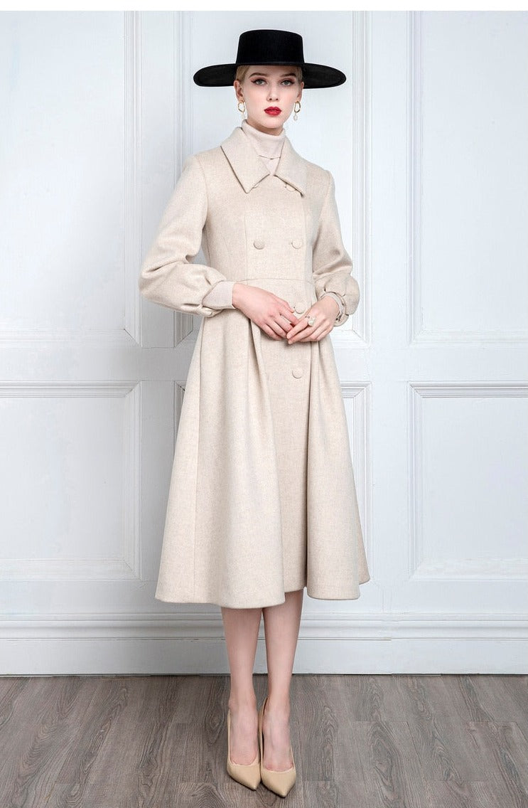 Elevate your winter wardrobe with the Manteaux Damicela. This high-end reversible cashmere coat for women boasts a classic Hepburn style, featuring a new twist on the bubble sleeve design. Experience luxurious warmth and effortless style with this must-have addition to your cold weather collection.