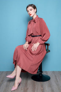 The Robe Fae is a sophisticated and stylish midi dress that exudes elegance and chicness. Perfect for any occasion, this dress will make you stand out and feel confident. Take your wardrobe to the next level with the Robe Fae.