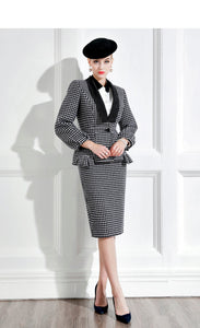 Ensemble Amora boasts a unique design sense, crafted from luxurious double-sided wool tweed. Perfect for a fashion-forward look, it adds a touch of professional elegance to any ensemble. With its modern silhouette and high-end construction, the skirt radiates a sophisticated temperament.