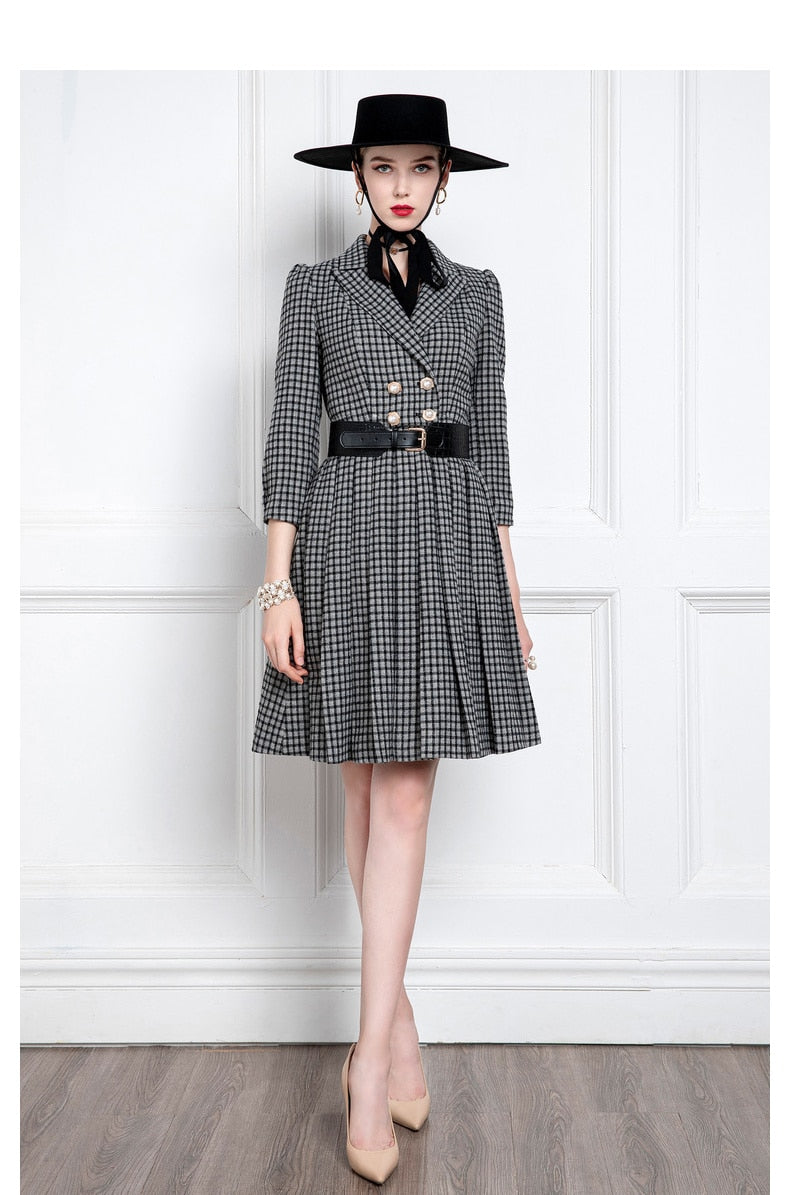 Introducing the Robe Perrine, your go-to dress for the early autumn season. This dress features a classic plaid pattern and a long sleeve design, perfect for staying stylish and comfortable. Made with high-quality materials, this dress offers both fashion and durability. Upgrade your wardrobe with the Temperament Plaid Skirt Early Autumn Women's Dress.