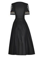 Load image into Gallery viewer, Robe Darlin
