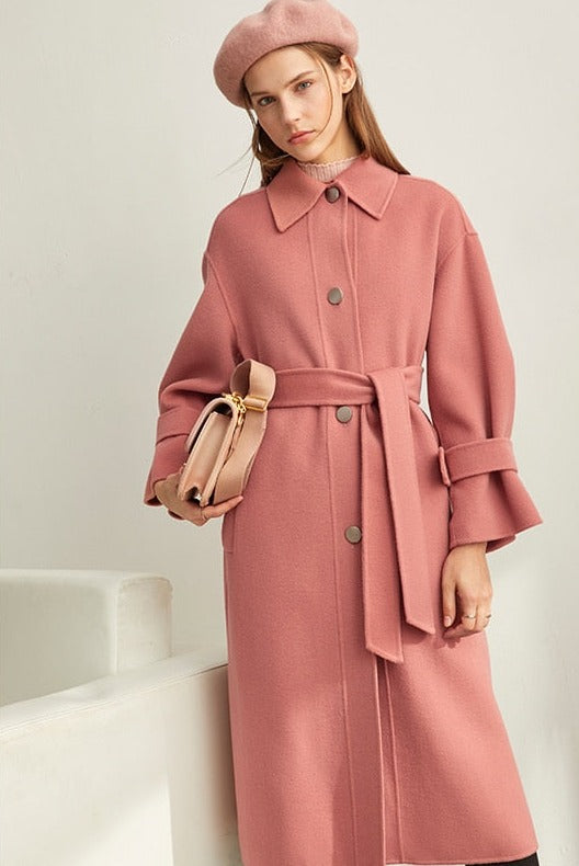 The Manteaux en Cashmere Danielle is a stylish addition to any winter wardrobe. With its double woolen coat, elegant lapel, and solid loose fit, this jacket is both fashionable and functional. Complete with a belt for a flattering cinched waist look, this long overcoat is the perfect choice for any fashion-forward female.