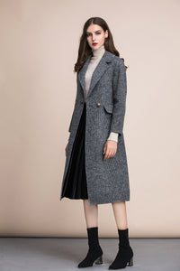 Stay warm and stylish this season with our Veste Malia Fall Winter Coat! Made from 100% pure wool, this Single Breasted Gray Over Coat for women is the perfect addition to your wardrobe. With its long length and convenient pockets, it's both functional and fashionable. Embrace the colder weather with confidence and comfort in our Veste Malia.