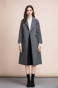 Stay warm and stylish this season with our Veste Malia Fall Winter Coat! Made from 100% pure wool, this Single Breasted Gray Over Coat for women is the perfect addition to your wardrobe. With its long length and convenient pockets, it's both functional and fashionable. Embrace the colder weather with confidence and comfort in our Veste Malia.