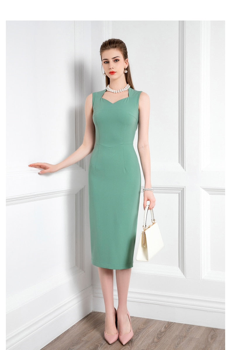 Experience the sophistication and allure of Hollywood's elite with the Robe Evangeline dress. Crafted from the finest fabrics, this slim-fit dress exudes upscale socialite temperament. Perfect for special occasions or casual everyday wear, it'll make a lasting impression and turn heads wherever you go!