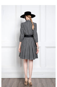 Introducing the Robe Perrine, your go-to dress for the early autumn season. This dress features a classic plaid pattern and a long sleeve design, perfect for staying stylish and comfortable. Made with high-quality materials, this dress offers both fashion and durability. Upgrade your wardrobe with the Temperament Plaid Skirt Early Autumn Women's Dress.