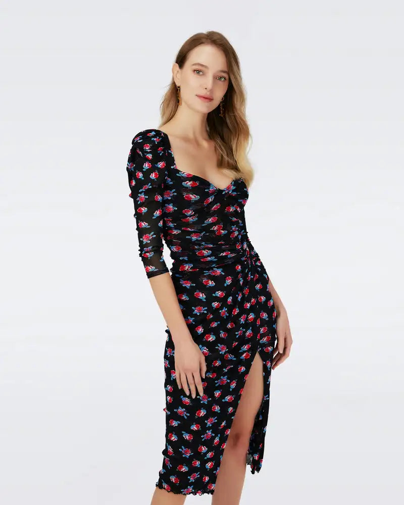 Robe Marcela will elevate your fashion game with its unique French style waistband and mid-length slit design. This dress is perfect for those who want to show off their original personality while staying fashionable. Get ready to turn heads in this one-of-a-kind dress!