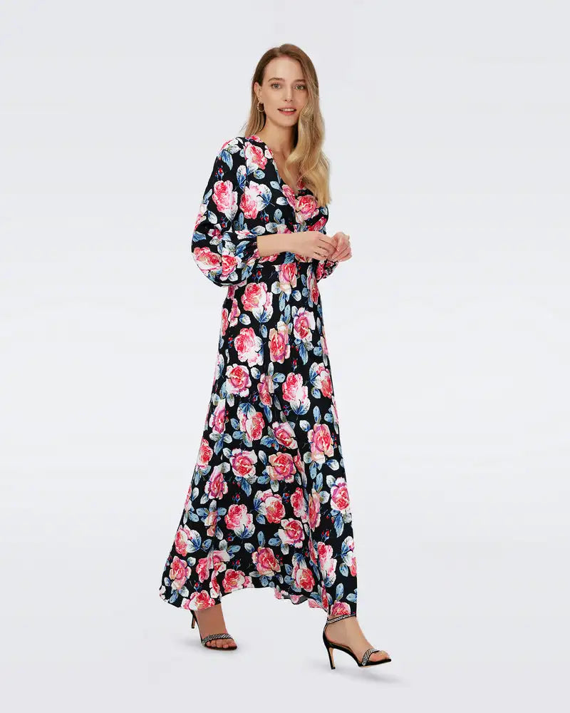 Introducing Robe Madelyn, the epitome of French style sophistication. Crafted with a waist-wrapped print and a long silhouette, this dress exudes a graceful and individualized look. Perfect for any upscale occasion, Robe Madelyn sets the bar for luxury fashion.