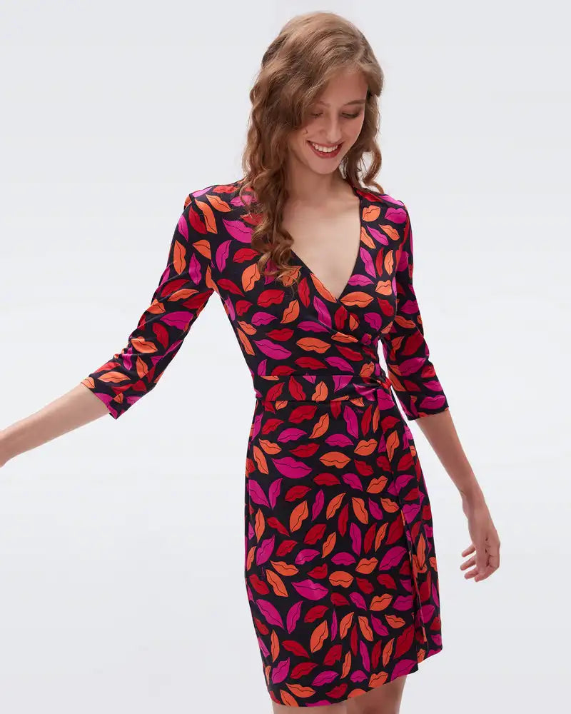 Elevate your style with our Robe Ausha! This personalized, mid-length dress features a unique French fashion print and a flattering split, making it the perfect statement piece for any occasion. Unleash your inner fashionista and turn heads with this original and chic dress.