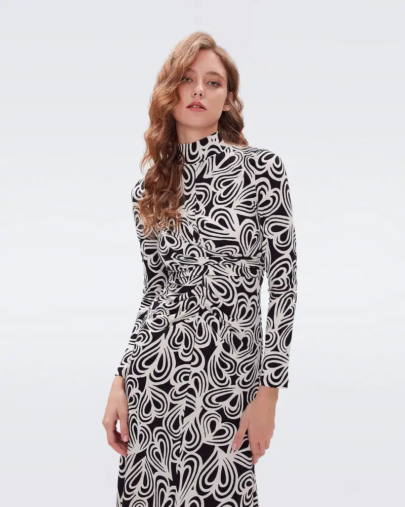 Indulge in luxury with our Robe Rubie, featuring a French style waistband and a mid length printed skirt. This fashionable dress is not only personalized, but also exudes sophistication and exclusivity. Elevate your wardrobe with this original and elegant piece.