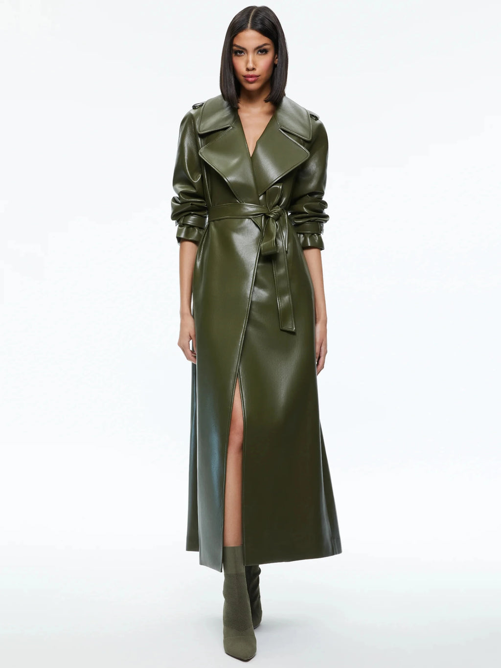 Introducing the perfect addition to your wardrobe: the Veste en Cuir Salma. This leather windbreaker is the ultimate combination of cool and chic, perfect for any street style look. Stay warm, stylish, and on-trend with this must-have outerwear for women.